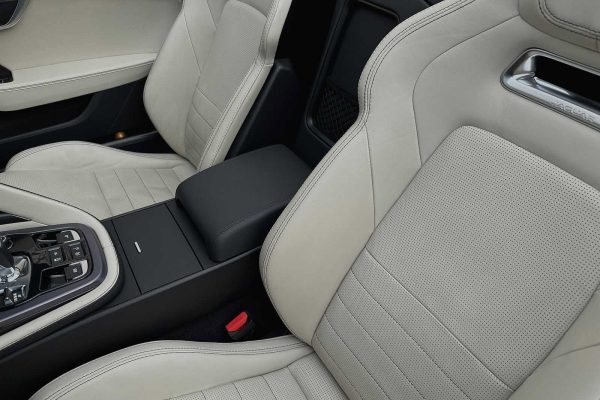 1893686559279358693_4